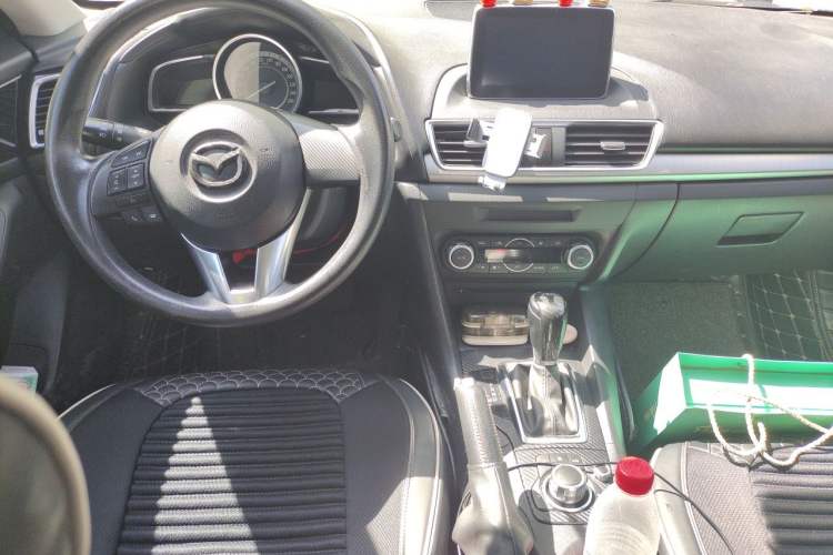 Used Mazda 3 Axela 2014 Sedan 1.5L Automatic Luxury Model Center Console