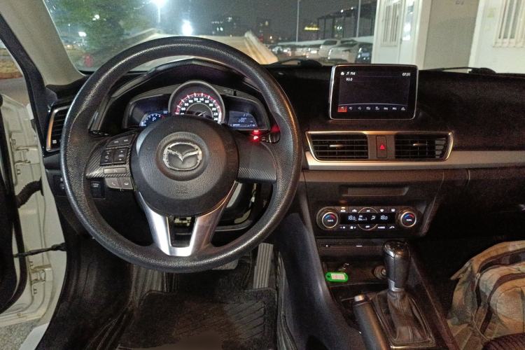 Used Mazda 3 Axela 2014 Sedan 1.5L Automatic Luxury Model Center Console