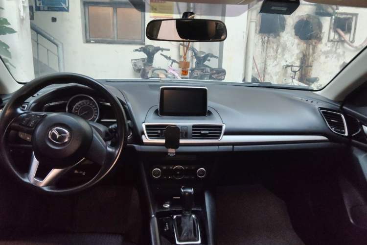 Used Mazda 3 Axela 2014 Sedan 1.5L Automatic Luxury Model Center Console