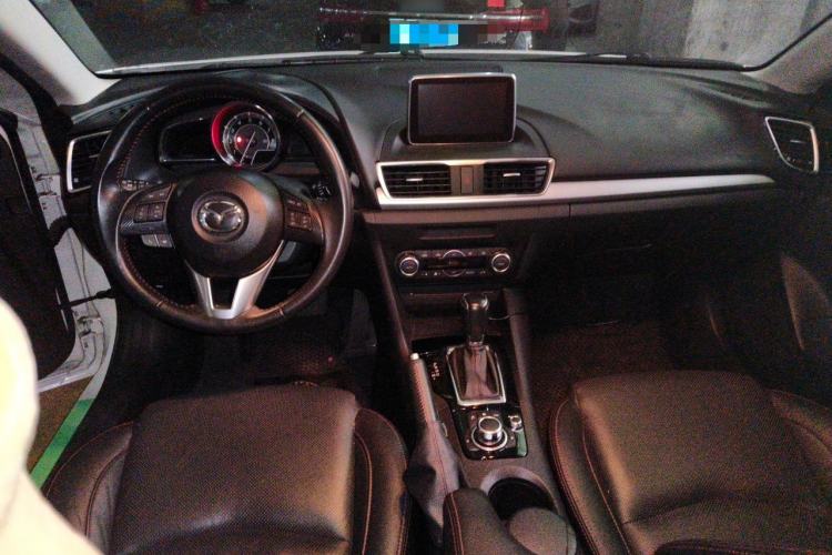 Used Mazda 3 Axela 2014 Hatchback 2.0L Automatic Flagship Model Center Console