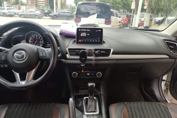 Used Mazda 3 Axela 2014 Sedan 2.0L Automatic Flagship Model Center Console