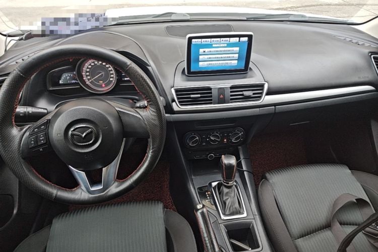 Used Mazda 3 Axela 2014 Sedan 1.5L Automatic Comfort Model Center Console