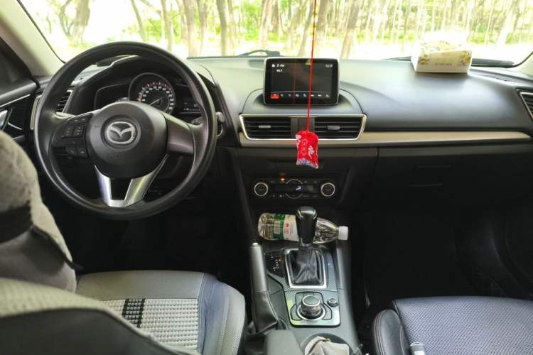 Used Mazda 3 Axela 2014 Sedan 1.5L Automatic Luxury Model Center Console