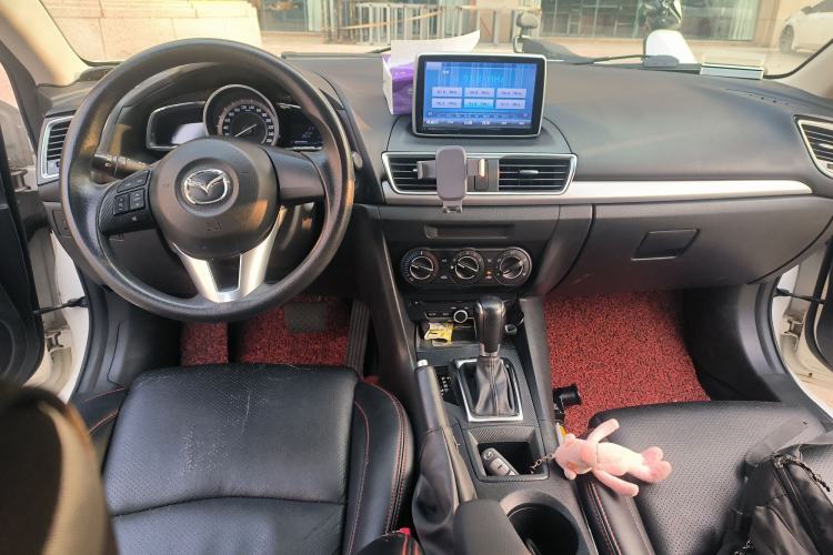 Used Mazda 3 Axela 2014 Sedan 1.5L Automatic Comfort Model Center Console