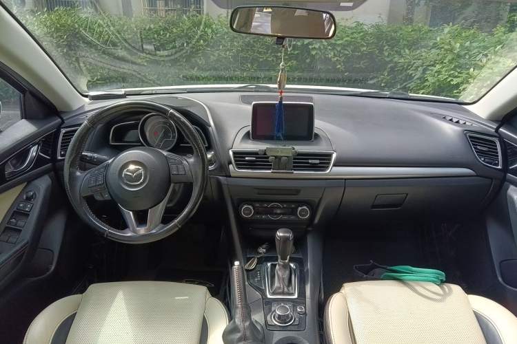 Used Mazda 3 Axela 2014 Sedan 2.0L Automatic Flagship Model Center Console