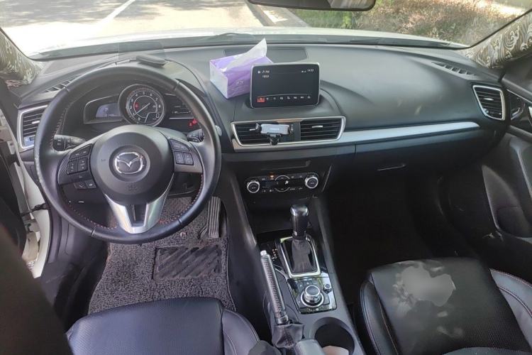 Used Mazda 3 Axela 2014 Hatchback 2.0L Automatic Flagship Model Center Console