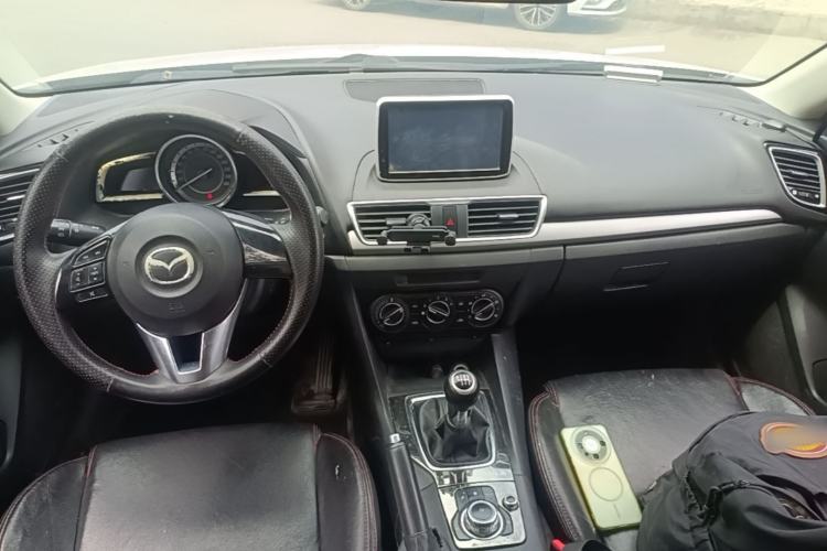 Used Mazda 3 Axela 2014 Sedan 1.5L Manual Comfort Model Center Console
