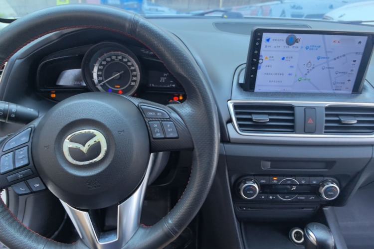 Used Mazda 3 Axela 2014 Hatchback 2.0L Automatic Sport Model Center Console