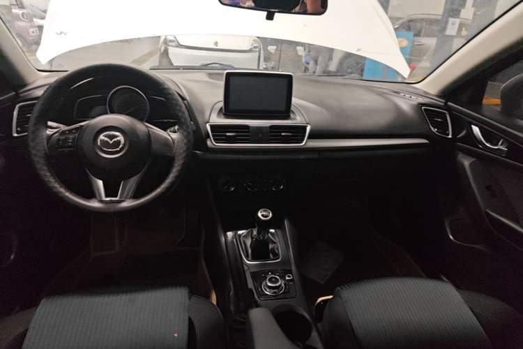 Used Mazda 3 Axela 2014 Sedan 1.5L Manual Comfort Model Center Console