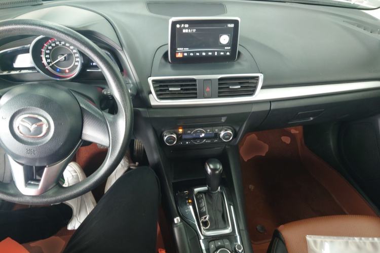 Used Mazda 3 Axela 2014 Sedan 1.5L Automatic Luxury Model Center Console