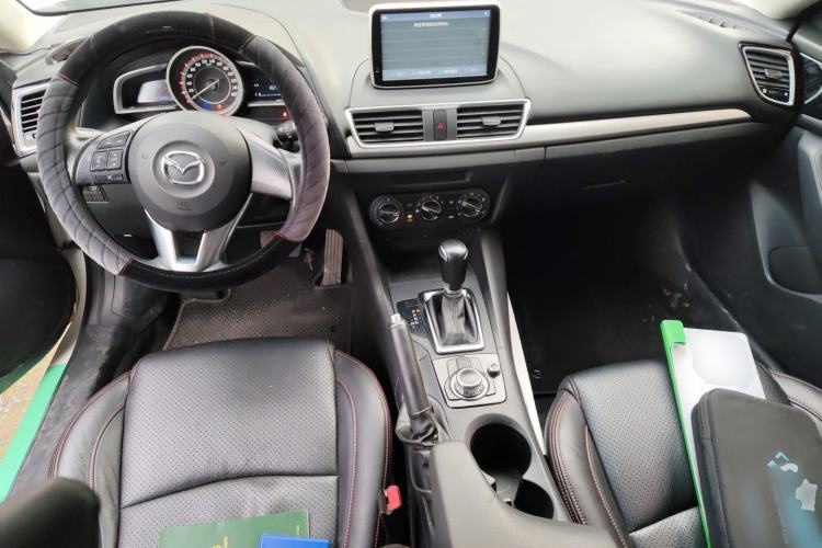 Used Mazda 3 Axela 2014 Sedan 1.5L Automatic Comfort Model Center Console