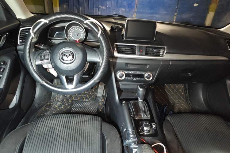 Used Mazda 3 Axela 2014 Sedan 1.5L Automatic Luxury Model Center Console