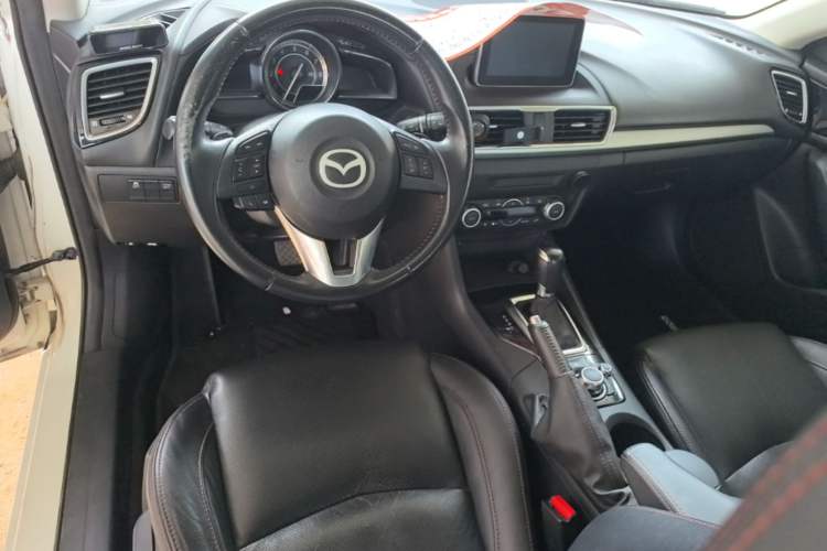 Used Mazda 3 Axela 2014 Hatchback 2.0L Automatic Flagship Model Center Console