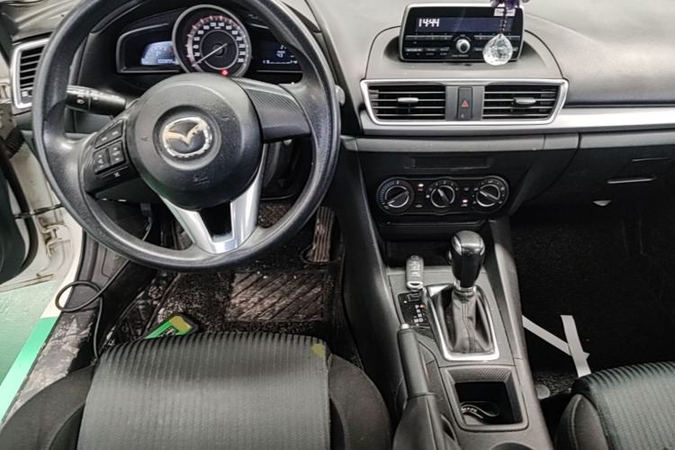 Used Mazda 3 Axela 2014 Sedan 1.5L Automatic Comfort Model Center Console