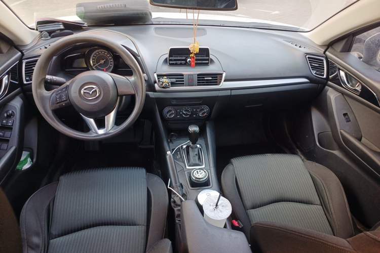 Used Mazda 3 Axela 2014 Sedan 1.5L Automatic Comfort Model Center Console
