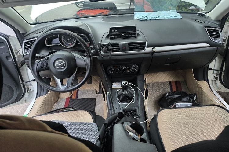 Used Mazda 3 Axela 2014 Sedan 1.5L Manual Comfort Model Center Console