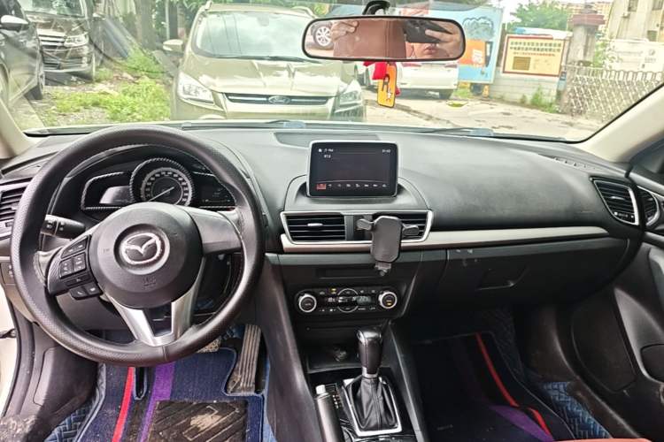 Used Mazda 3 Axela 2014 Sedan 1.5L Automatic Luxury Model Center Console