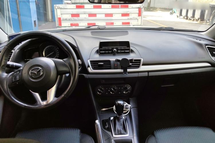 Used Mazda 3 Axela 2014 Sedan 1.5L Automatic Comfort Model Center Console