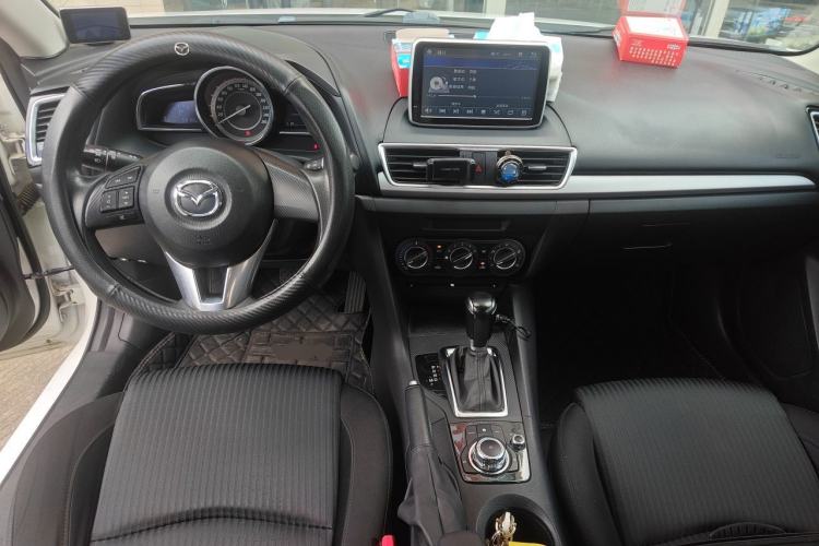 Used Mazda 3 Axela 2014 Sedan 1.5L Automatic Comfort Model Center Console