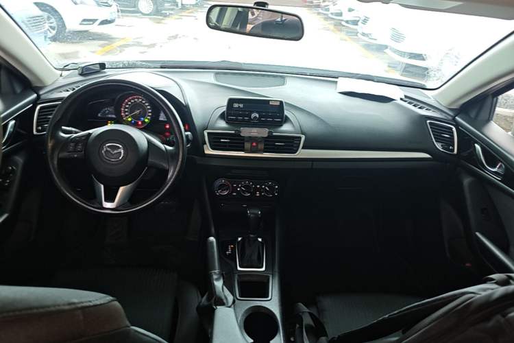 Used Mazda 3 Axela 2014 Sedan 1.5L Automatic Comfort Model Center Console