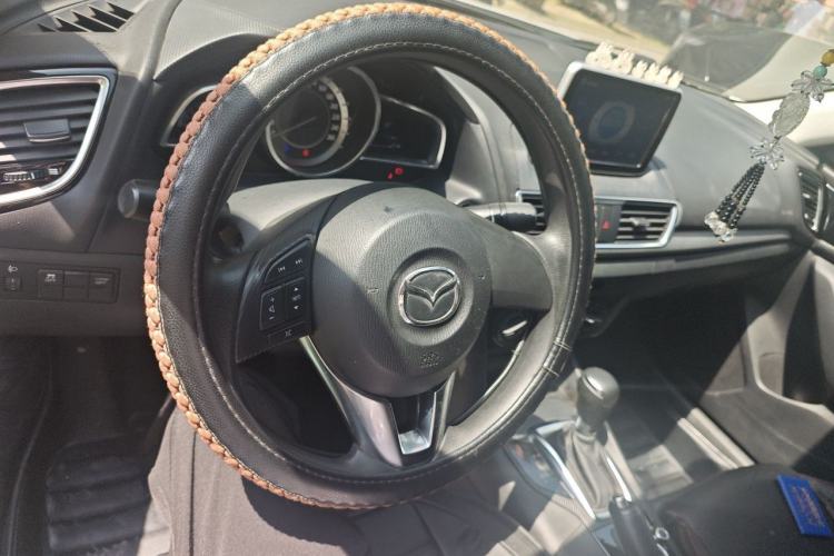 Used Mazda 3 Axela 2014 Sedan 1.5L Automatic Comfort Model Center Console