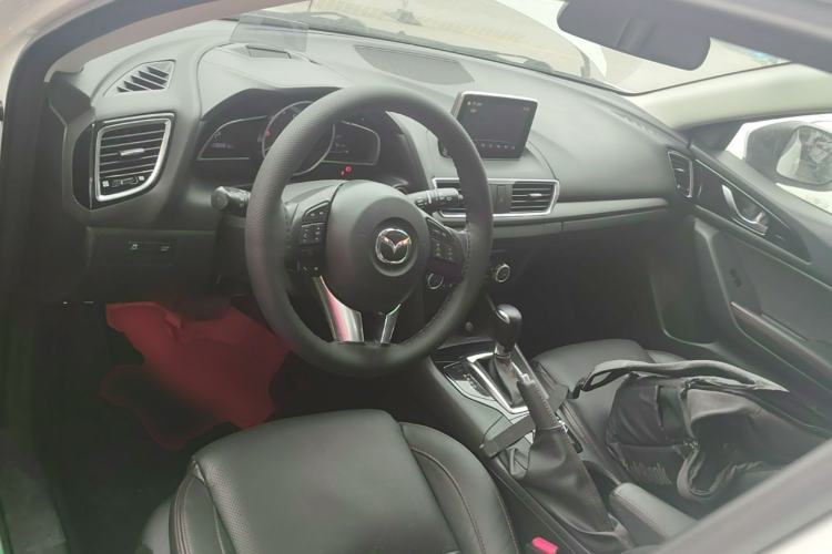Used Mazda 3 Axela 2014 Hatchback 2.0L Automatic Flagship Model Center Console