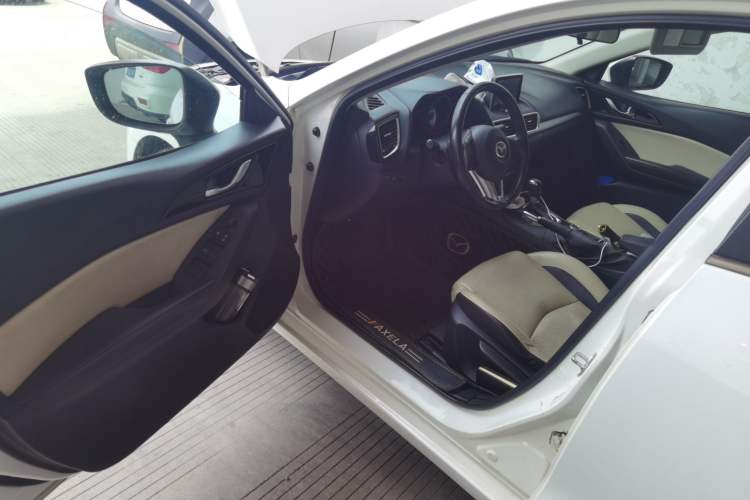 Used Mazda 3 Axela 2014 Sedan 2.0L Automatic Sport Model Driver Seat