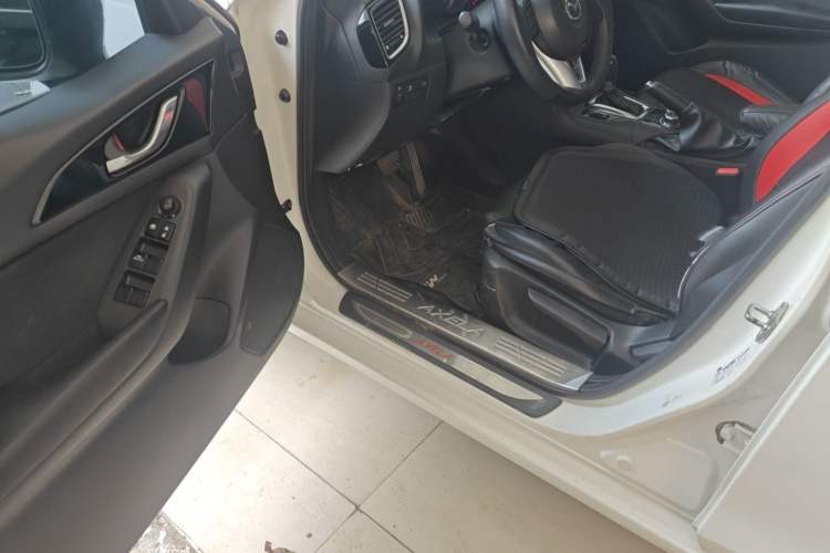 Used Mazda 3 Axela 2014 Sedan 1.5L Automatic Comfort Model Driver Seat