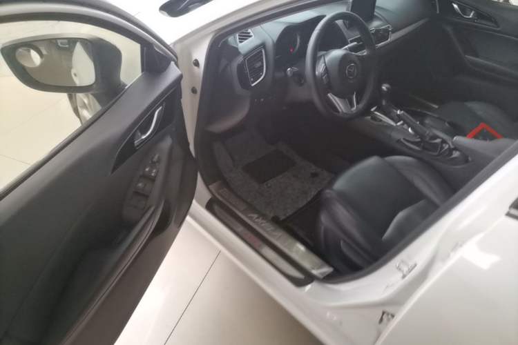 Used Mazda 3 Axela 2014 Sedan 2.0L Automatic Sport Model Driver Seat