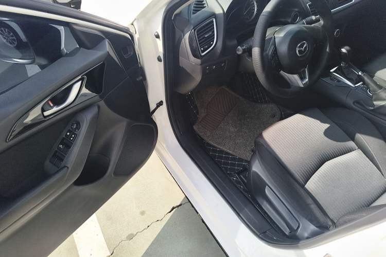 Used Mazda 3 Axela 2014 Sedan 1.5L Automatic Luxury Model Driver Seat
