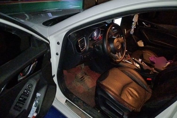 Used Mazda 3 Axela 2014 Sedan 1.5L Automatic Comfort Model Driver Seat