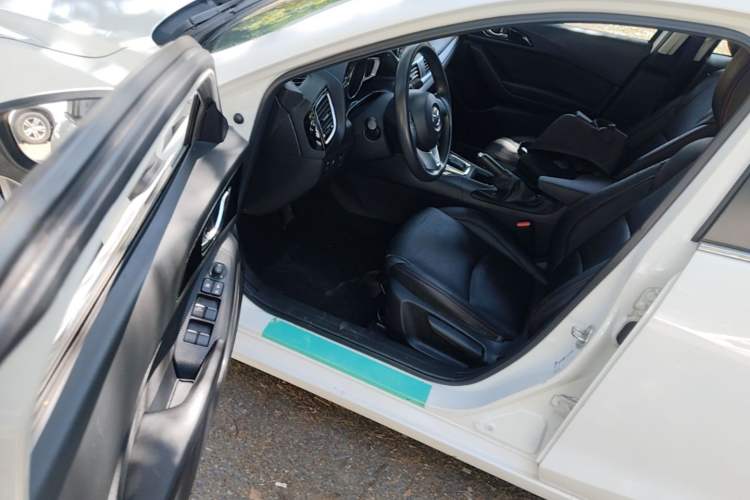 Used Mazda 3 Axela 2014 Sedan 1.5L Automatic Comfort Model Driver Seat