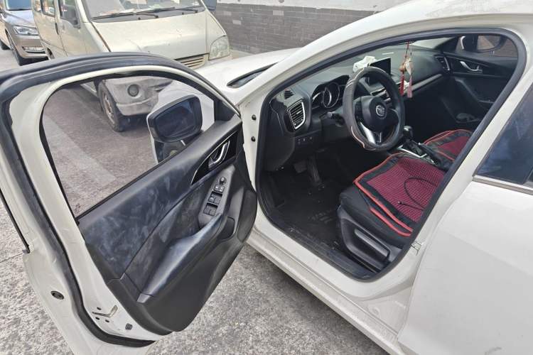 Used Mazda 3 Axela 2014 Sedan 1.5L Automatic Luxury Model Driver Seat