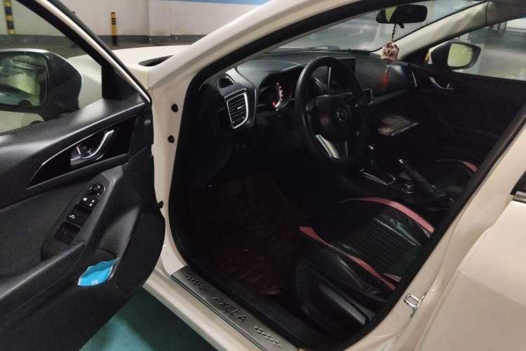 Used Mazda 3 Axela 2014 Sedan 1.5L Automatic Luxury Model Driver Seat