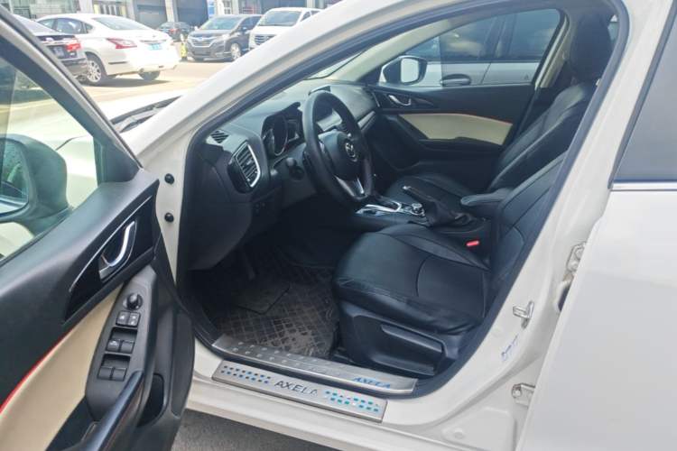 Used Mazda 3 Axela 2014 Sedan 2.0L Automatic Sport Model Driver Seat