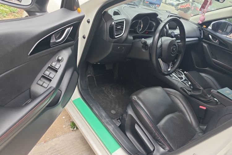 Used Mazda 3 Axela 2014 Hatchback 2.0L Automatic Flagship Model Driver Seat