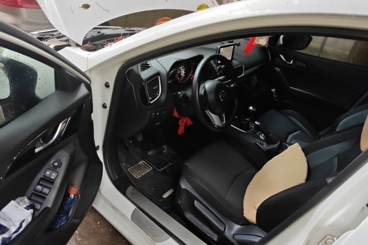 Used Mazda 3 Axela 2014 Hatchback 1.5L Manual Comfort Model Driver Seat