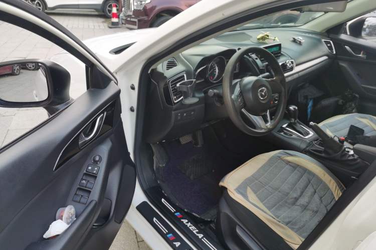 Used Mazda 3 Axela 2014 Sedan 1.5L Automatic Comfort Model Driver Seat
