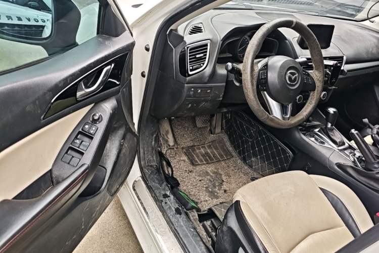 Used Mazda 3 Axela 2014 Sedan 2.0L Automatic Sport Model Driver Seat