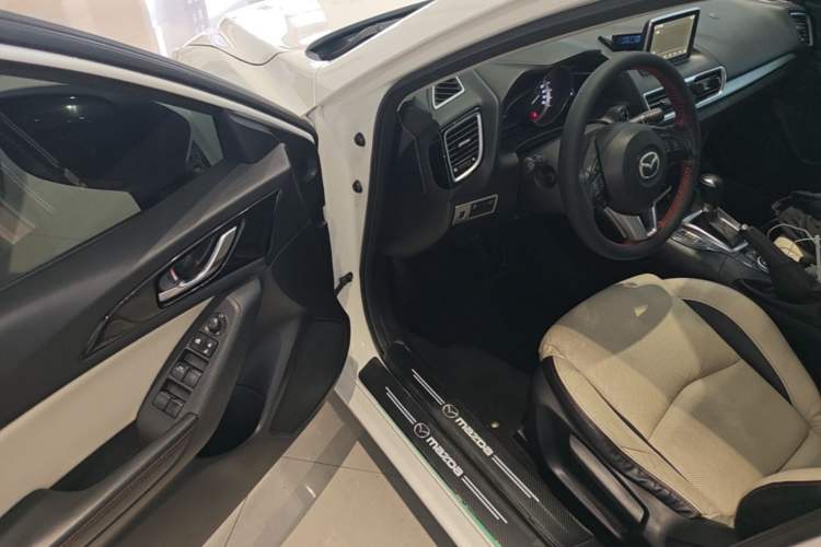 Used Mazda 3 Axela 2014 Sedan 2.0L Automatic Sport Model Driver Seat