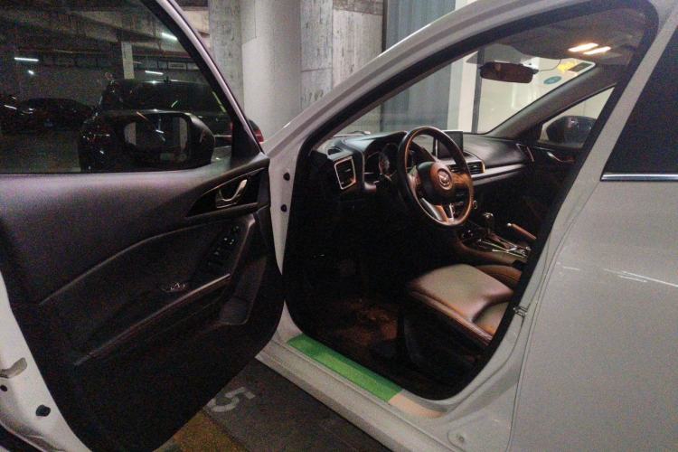Used Mazda 3 Axela 2014 Hatchback 2.0L Automatic Flagship Model Driver Seat