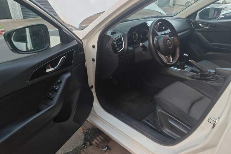 Used Mazda 3 Axela 2014 Hatchback 1.5L Manual Comfort Model Driver Seat