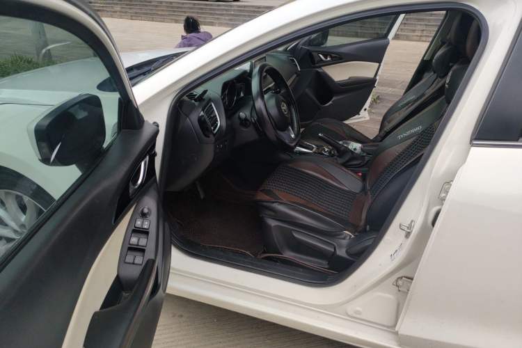 Used Mazda 3 Axela 2014 Sedan 2.0L Automatic Flagship Model Driver Seat