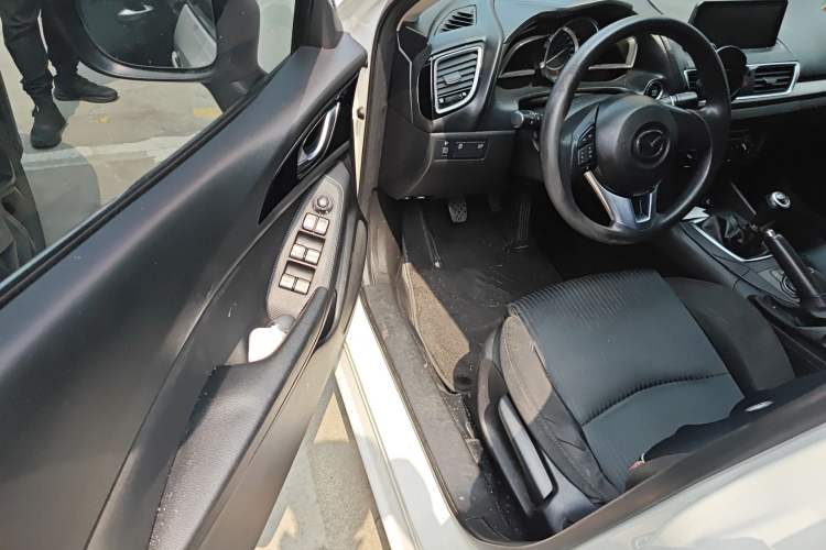 Used Mazda 3 Axela 2014 Sedan 1.5L Manual Comfort Model Driver Seat