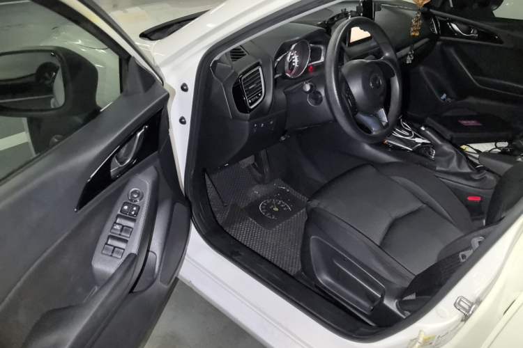 Used Mazda 3 Axela 2014 Sedan 1.5L Automatic Luxury Model Driver Seat