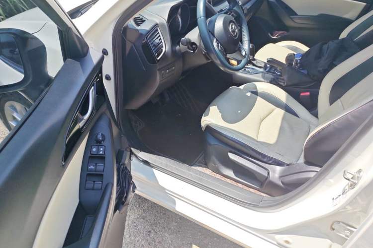 Used Mazda 3 Axela 2014 Sedan 2.0L Automatic Sport Model Driver Seat
