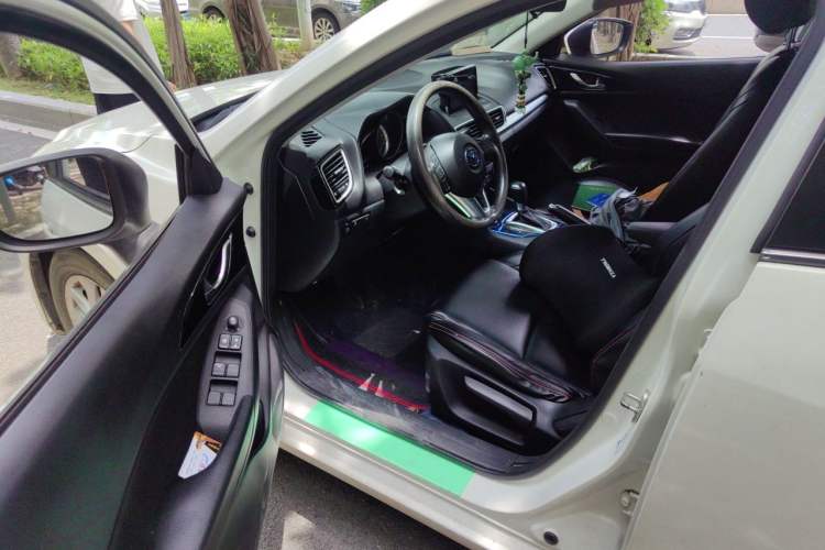 Used Mazda 3 Axela 2014 Sedan 1.5L Automatic Luxury Model Driver Seat