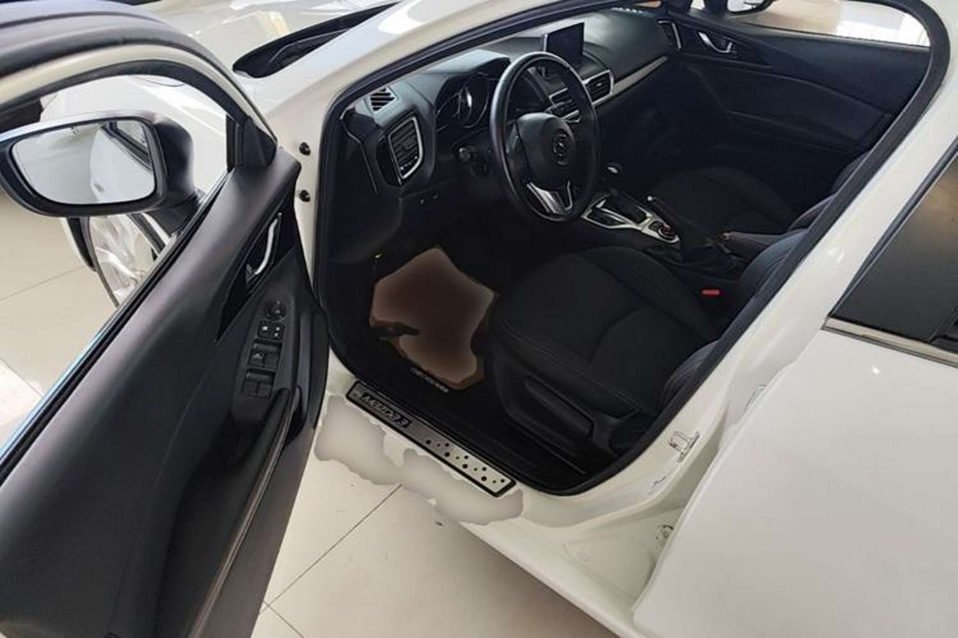 Used Mazda 3 Axela 2014 Hatchback 2.0L Automatic Flagship Model Driver Seat