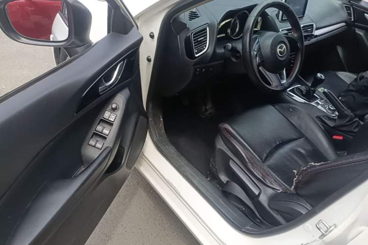 Used Mazda 3 Axela 2014 Sedan 1.5L Manual Comfort Model Driver Seat