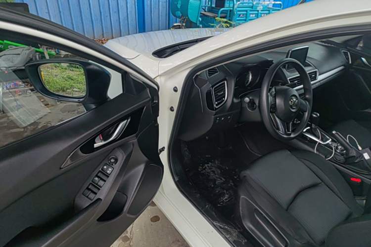 Used Mazda 3 Axela 2014 Sedan 1.5L Automatic Luxury Model Driver Seat